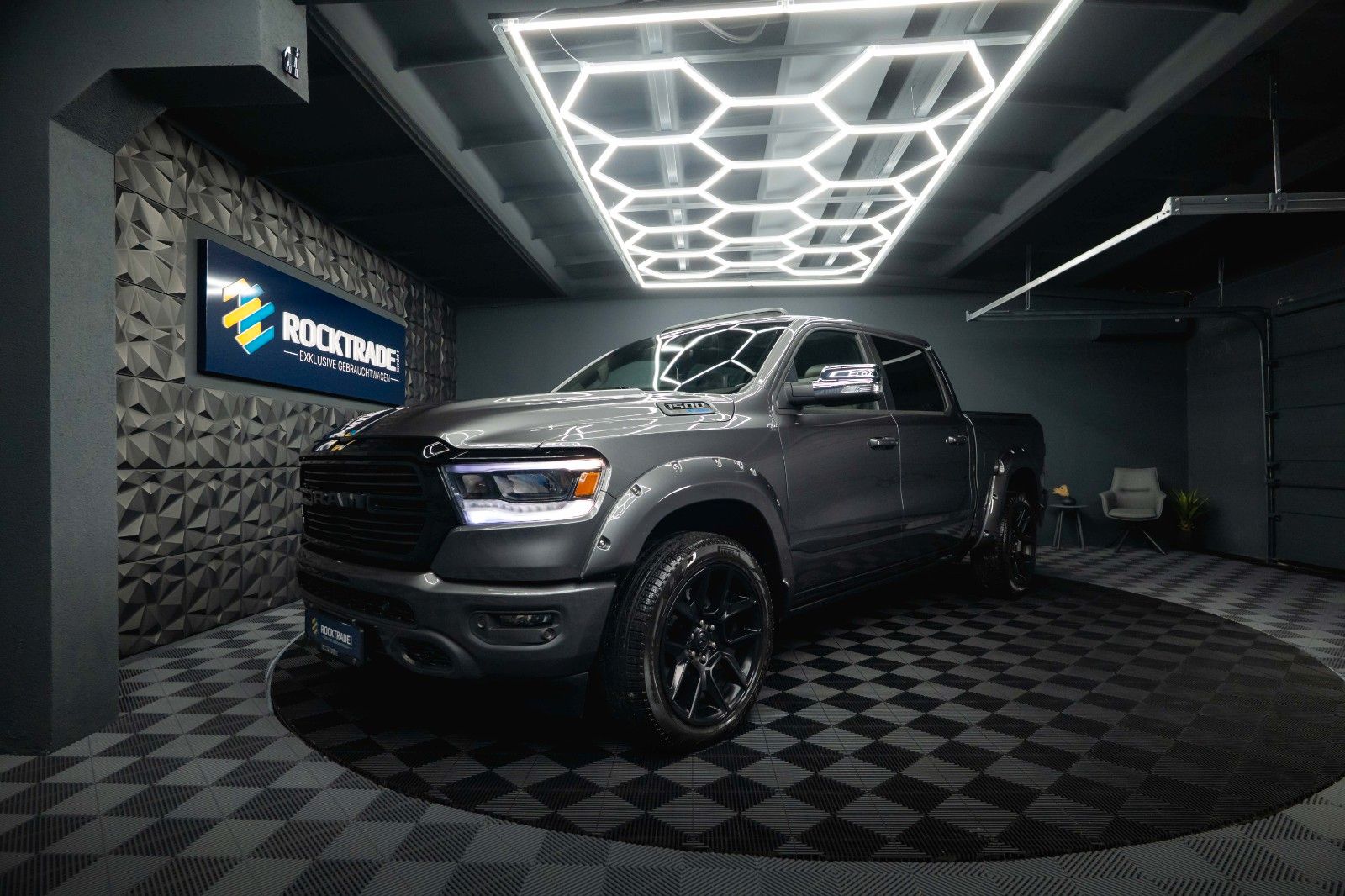 Fahrzeugabbildung Dodge RAM 5.7 V8 HEMI 4x4 Sport Night *Pano*22 Zoll*