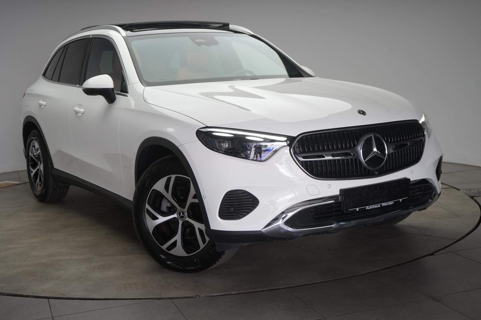 Mercedes GLC 220 2023, 2.0D dīzelis, Automāts, SUV/Apvidus, Balts — Latvijā