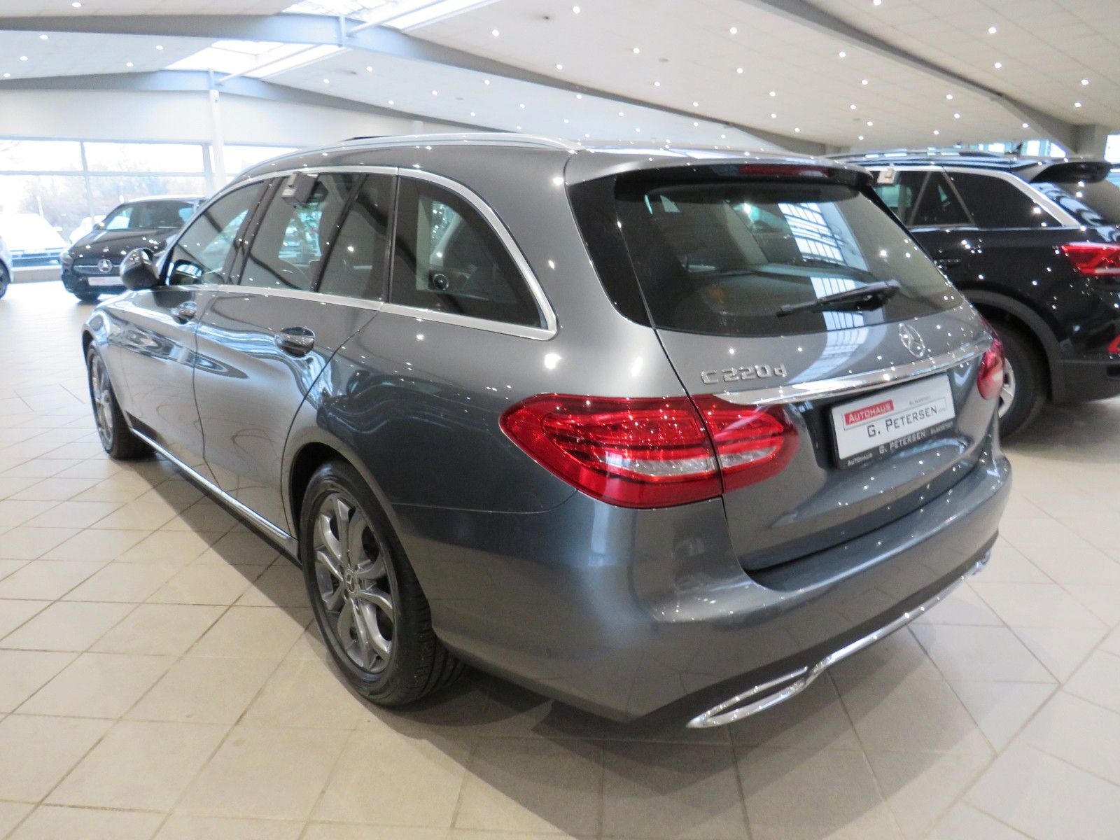 Fahrzeugabbildung Mercedes-Benz C 220 T d*AHK*LED Multi*Fernlicht*Panorama*Toten