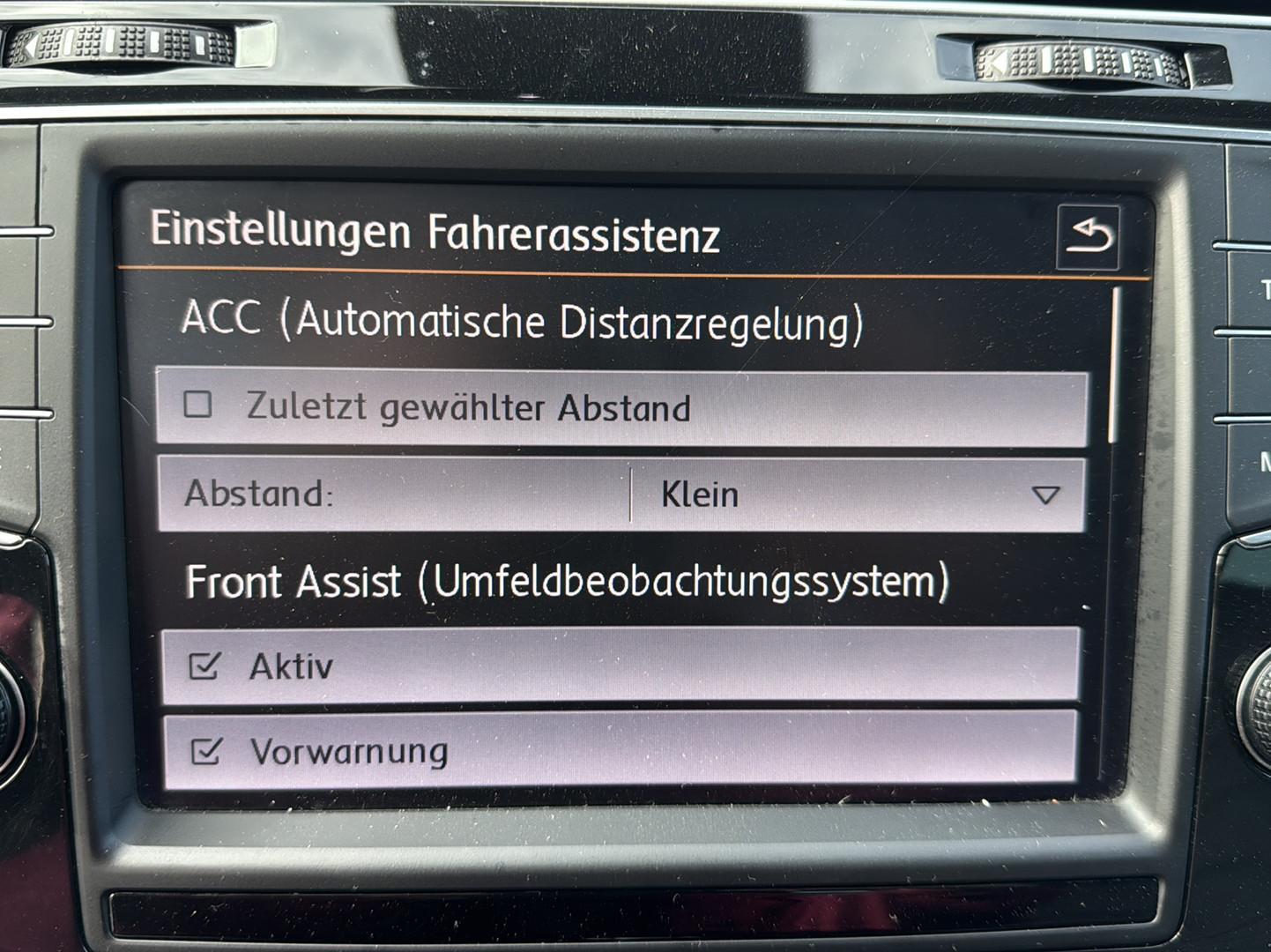 Volkswagen Golf VII R SW 300 ch 4Motion DSG • Toit pano • Dynaudio • ACC • DCC • Caméra • Cuir