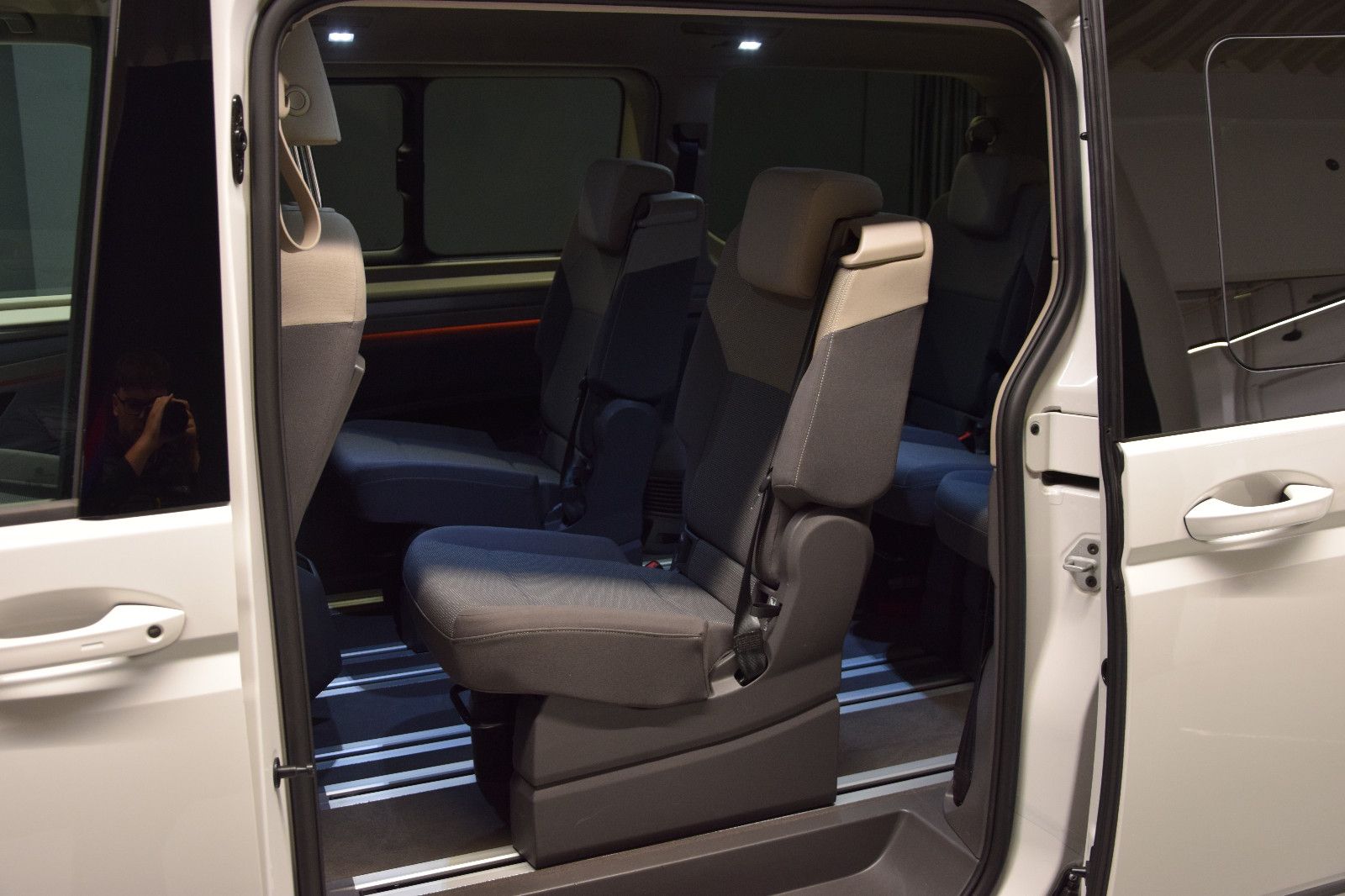 Fahrzeugabbildung Volkswagen T7 Multivan Edition lang Matrix AHK Standheiz