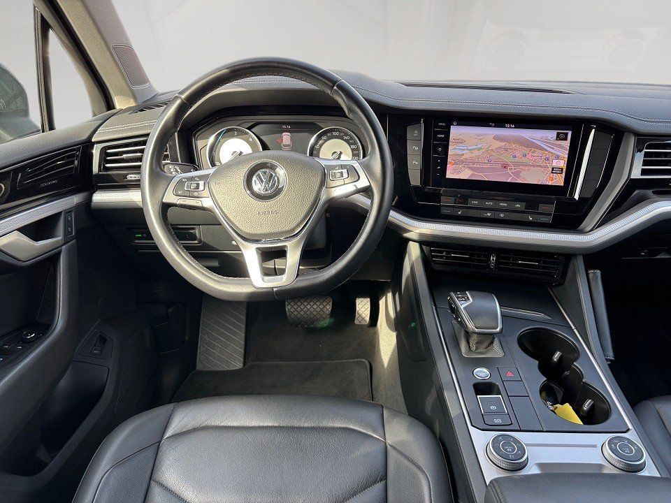 Fahrzeugabbildung Volkswagen Touareg 3.0 TDI V6 230PS Basis 4Motion