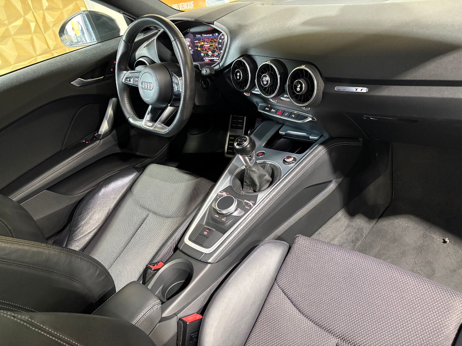 Fahrzeugabbildung Audi TT Coupe 2.0 TFSI/NAVI/PDC/SHZ/TEMPOMAT/8-FACH