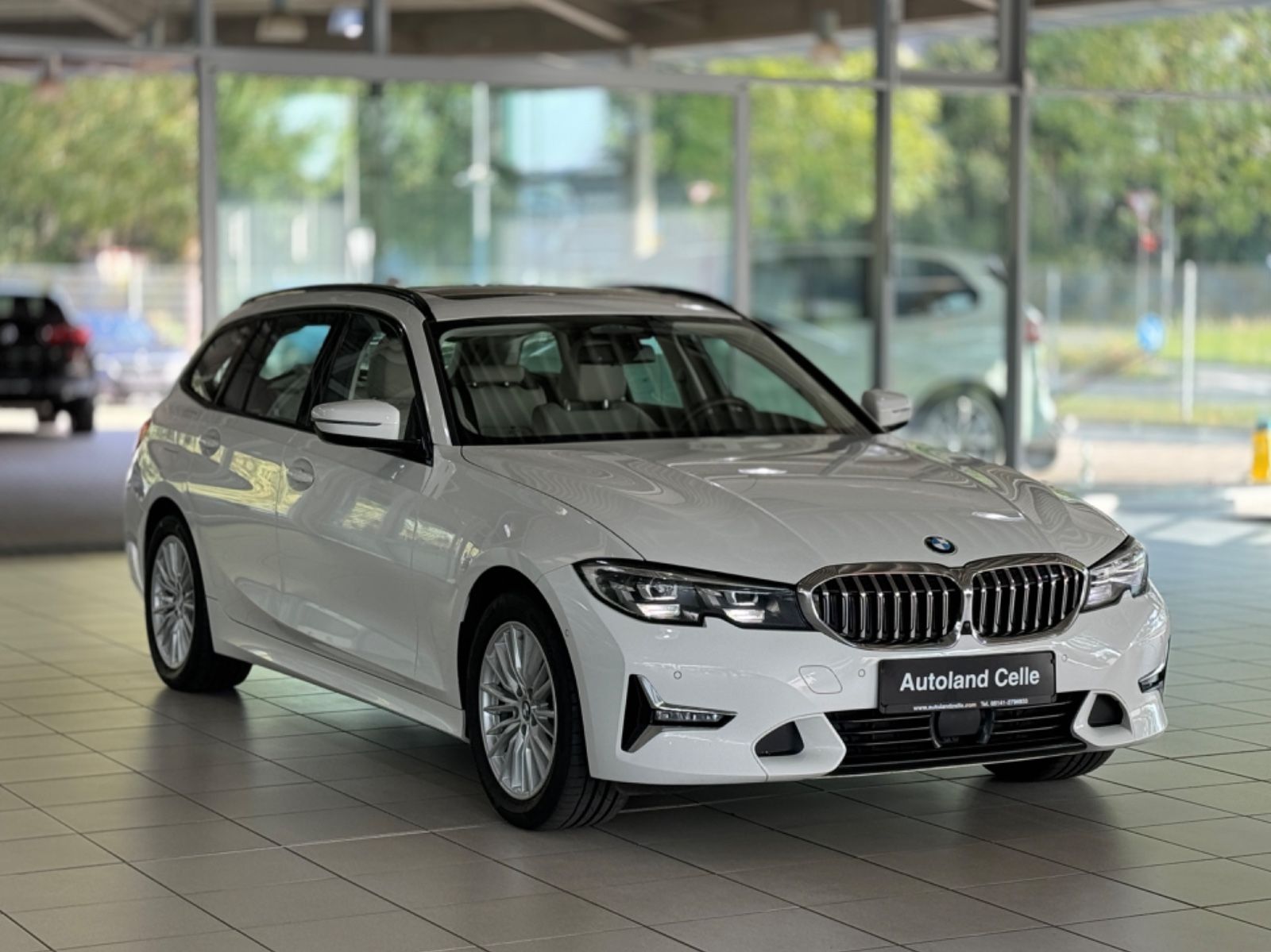 Fahrzeugabbildung BMW 320d Luxury Line 360° Panorama ACC Komfort Sport