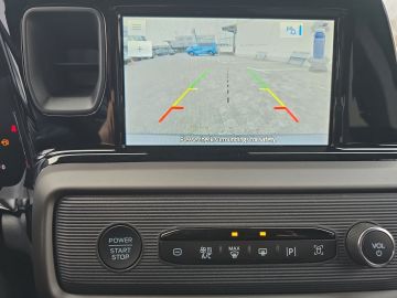 Bild 12 Ford Tourneo Courier Titanium Navi ACC Klimaautom DAB