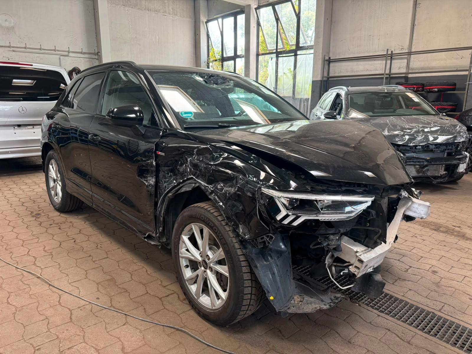 Audi Q3 45 TFSI quattro S line* UNFALL!!