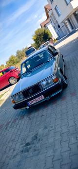 Volvo 240 - graue Volvo 240