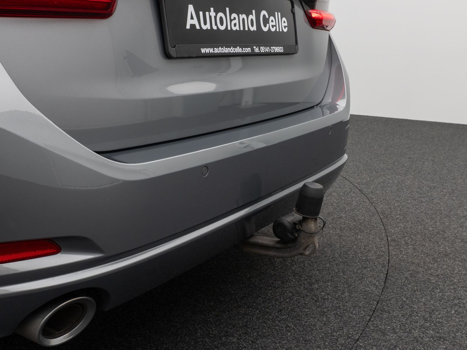 Fahrzeugabbildung BMW 320d Panorama DAB H/K Lordos Stop&Go PDC LED