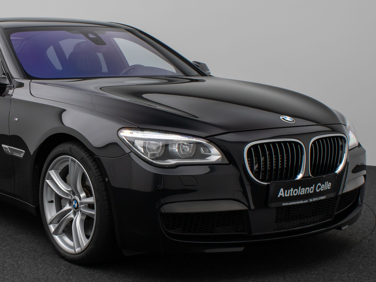 Fahrzeugabbildung BMW 760 Li M Sport Glasdach B&O HUD SoftCl NightVisi