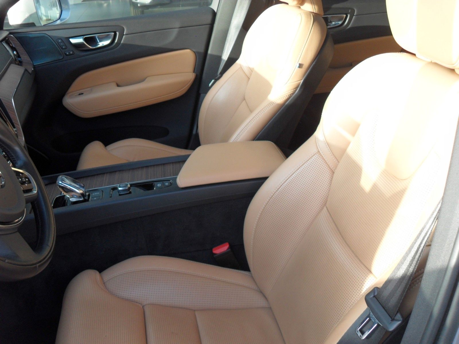 Fahrzeugabbildung Volvo XC 60 T6 Inscription | AWD