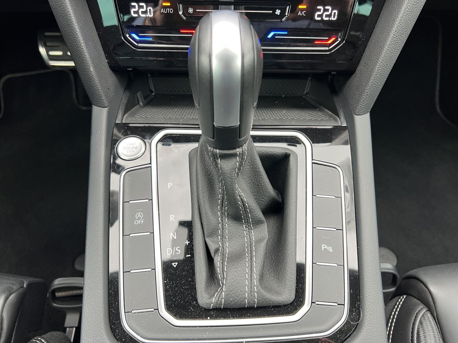 Fahrzeugabbildung Volkswagen Passat Variant R-Line Elegance TSI DSG LED ACC N