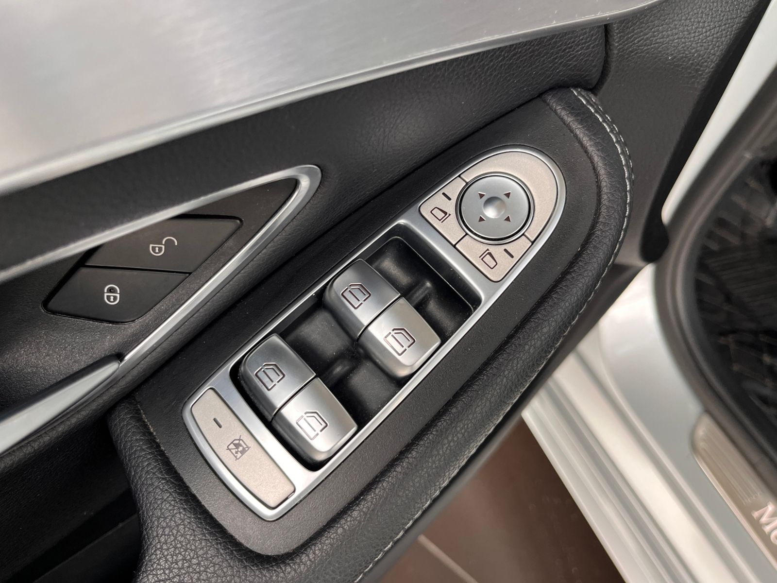 Fahrzeugabbildung Mercedes-Benz C 200 9G-TRONIC AMG Line NAVI LED