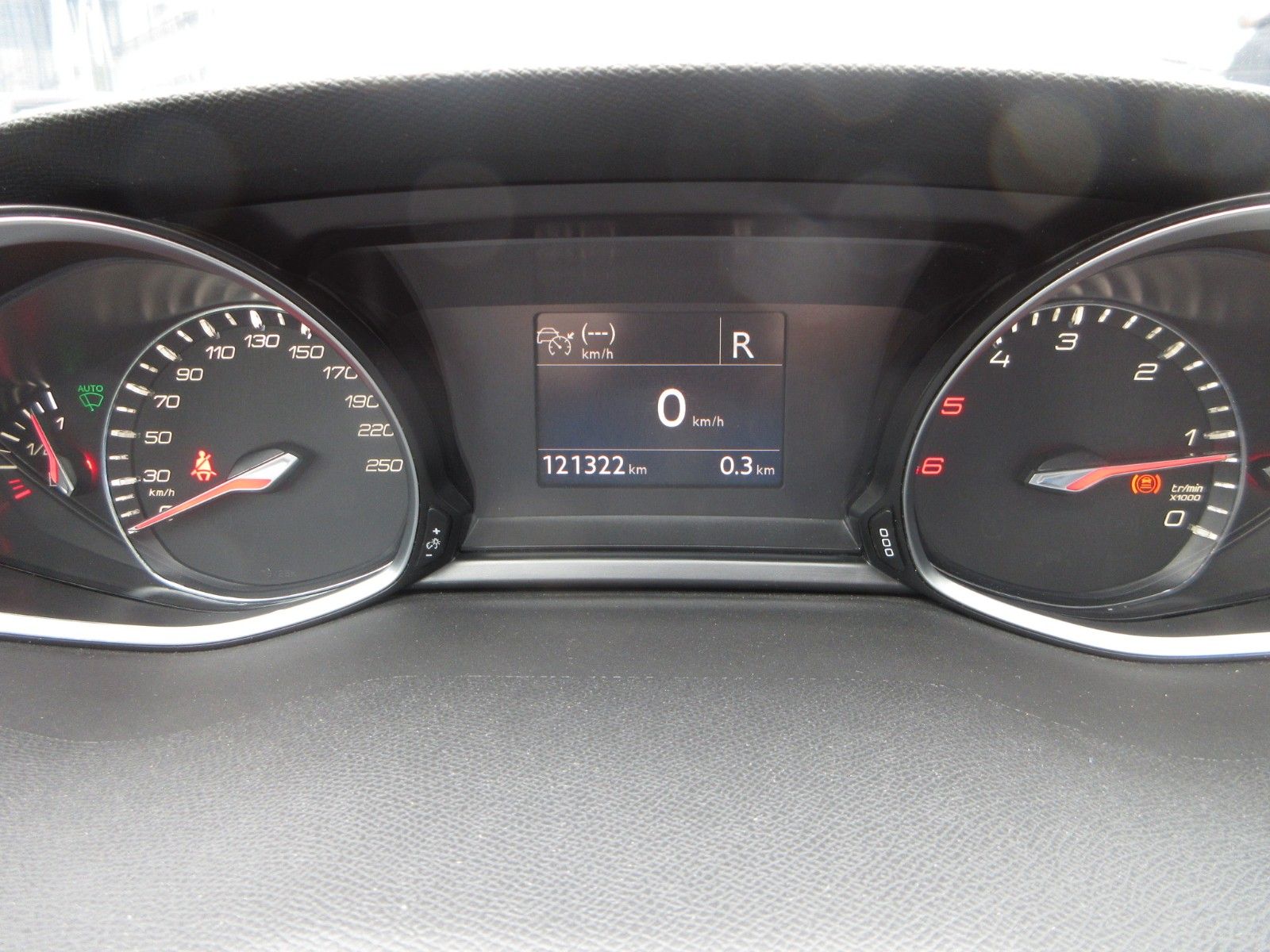Fahrzeugabbildung Peugeot 308 SW Allure 1.5D LED/NAVI/SHZ/PDC/R´CAMERA