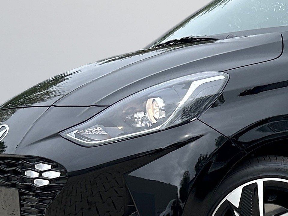 Fahrzeugabbildung Hyundai i10 1.2 PRIME KLIMAAT+NAV+SHZ+LHZ+CARPLAY+QI+KAM