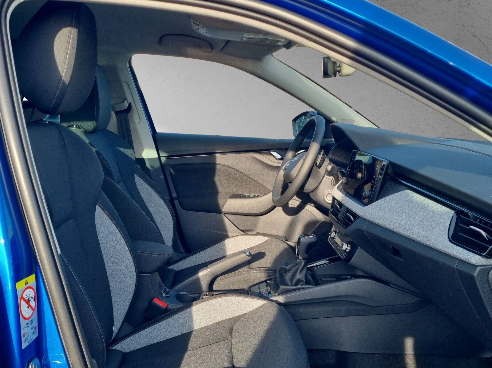 Fahrzeugabbildung SKODA Scala Tour 1,0 TSI DSG Black Image SimplyClever