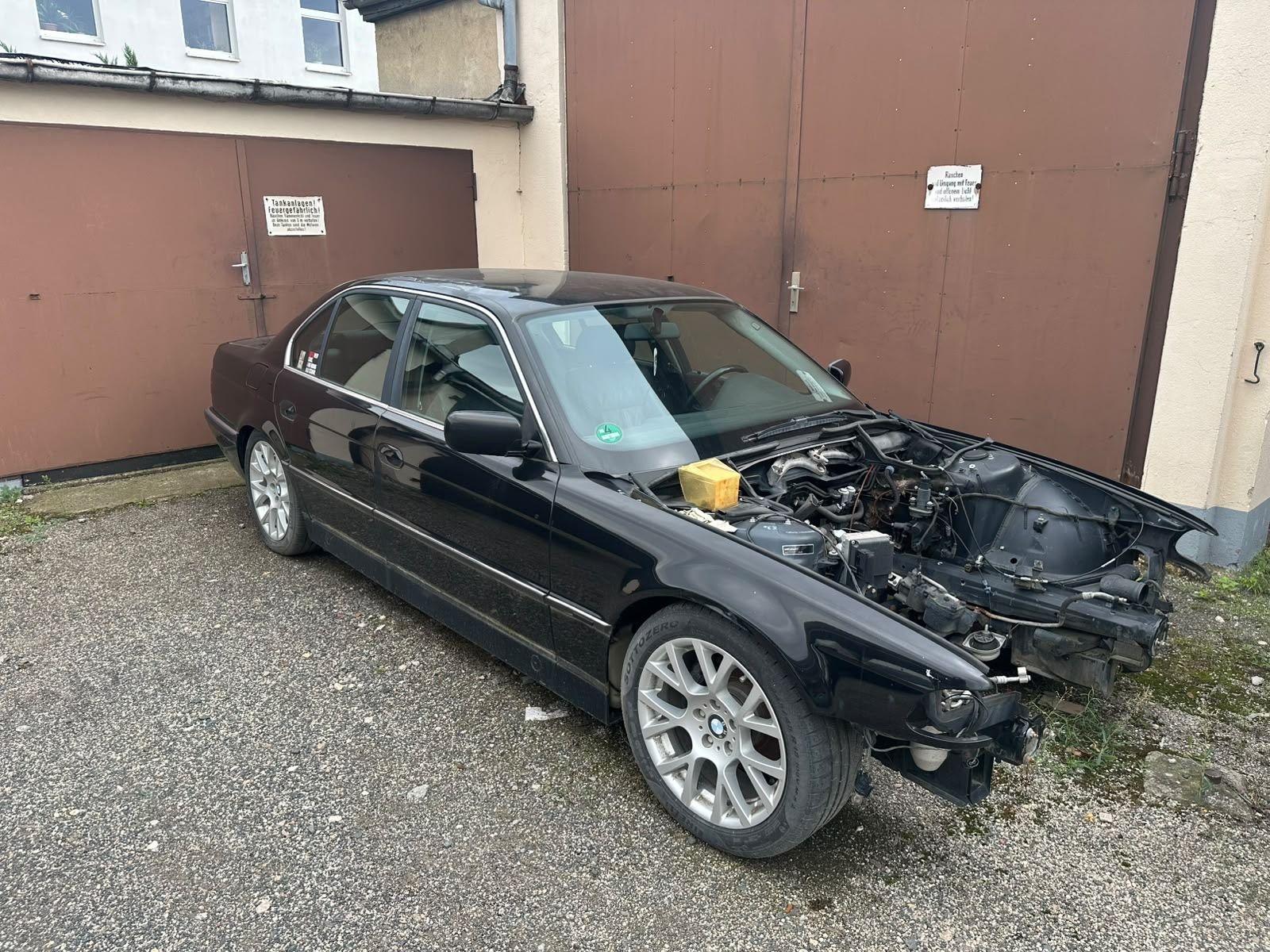 BMW 728