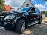 Mercedes-Benz ML 63 AMG/SCHIEBEDACH/ZWEI SÄTZE AMG FELGEN/VOLL - Mercedes-Benz aus 2010: 63 AMG