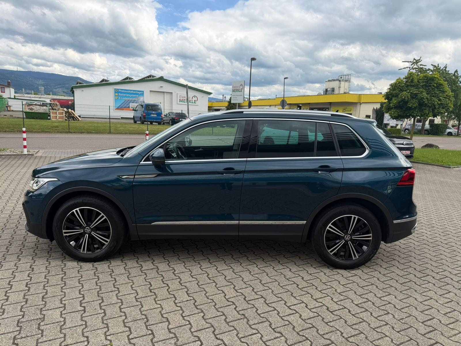 Volkswagen Tiguan 2.0 TDI Elegance *LED*Kamera*AAC*Navi*