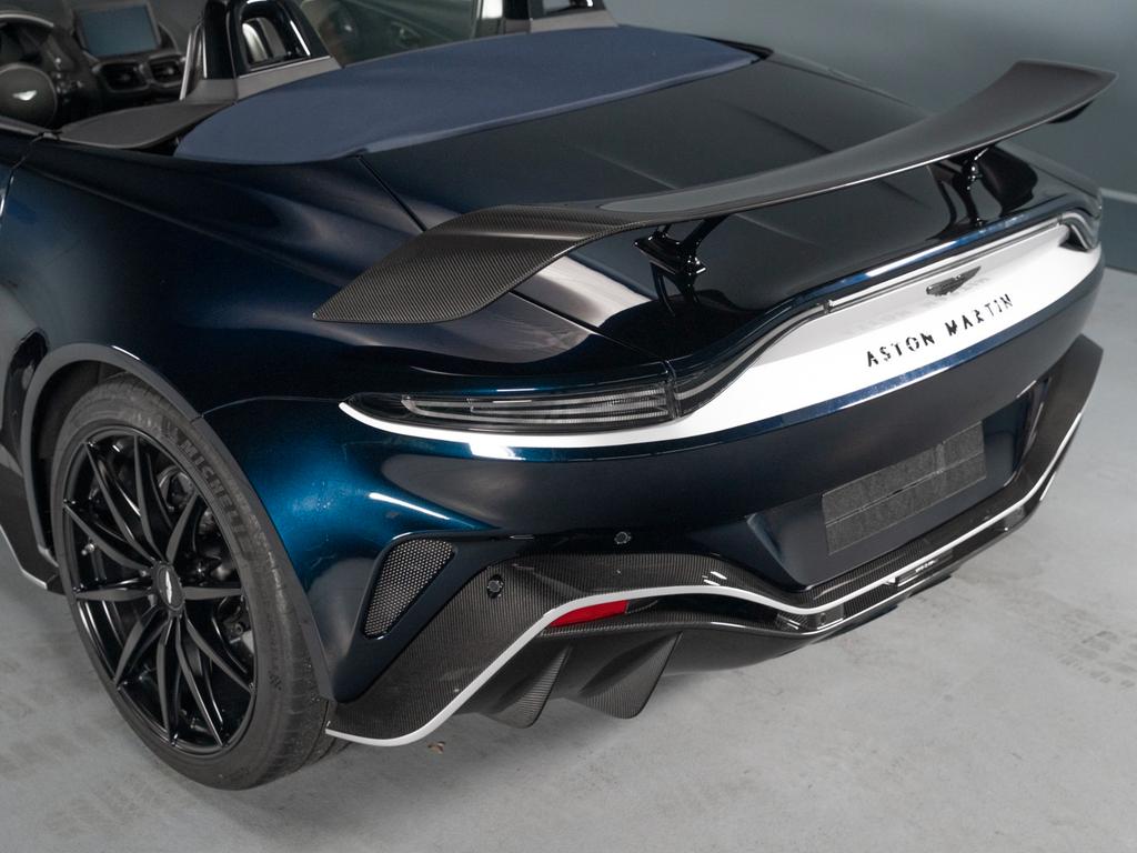 Aston Martin V12 Vantage