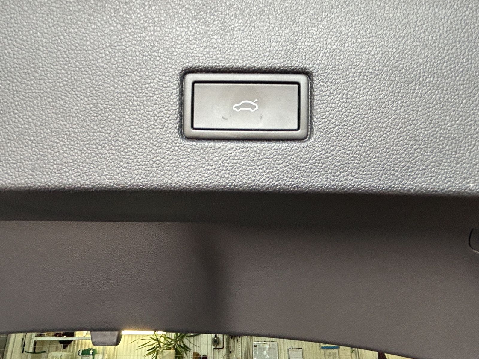 Fahrzeugabbildung Volkswagen T-Roc R 4M DSG  IQ.Light ACC AHK PANO SHZ RearVi