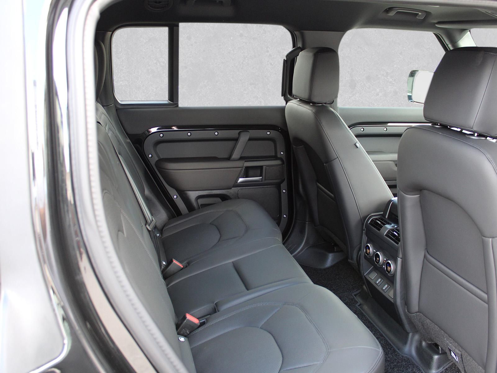 Fahrzeugabbildung Land Rover Land Rover Defender 130 D350 X-Dynamic SE