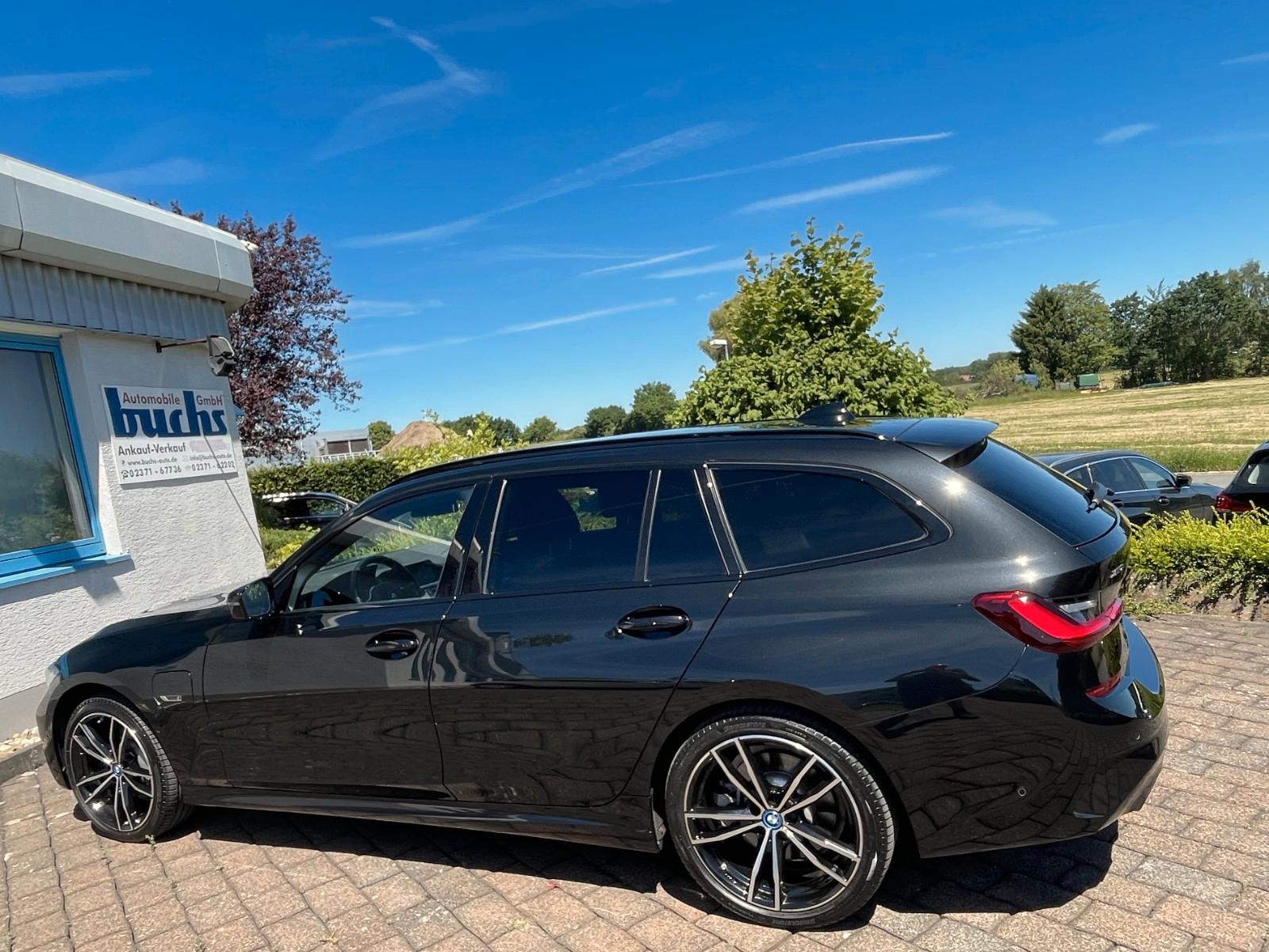 BMW 330e xDrive Touring M Sport ACC AHK 19"