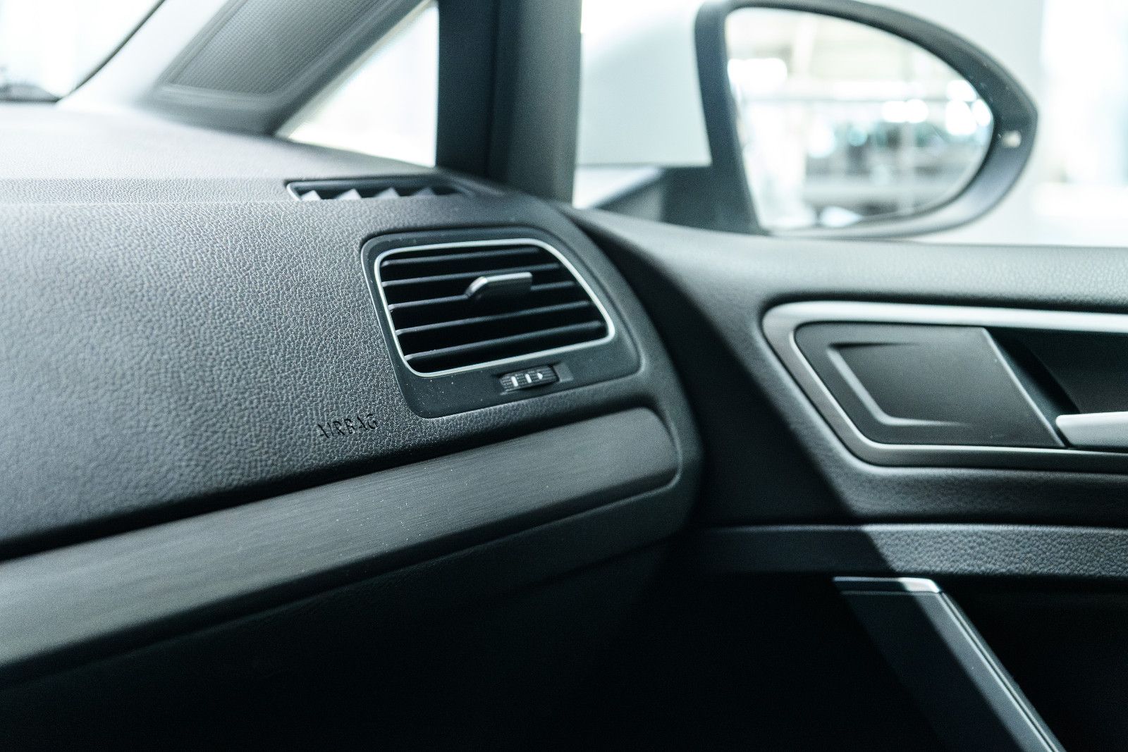 Fahrzeugabbildung Volkswagen Golf VII Variant+R-LINE+AHK+SHZ+NAVI+RFK+GJR