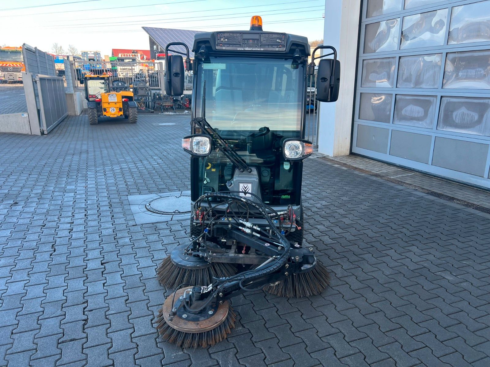 Fahrzeugabbildung Kaercher MIC C /  nur 197h! / Kehrmaschine / 2021