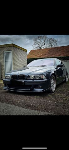 BMW E39 523i