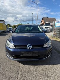 Volkswagen Golf - 2