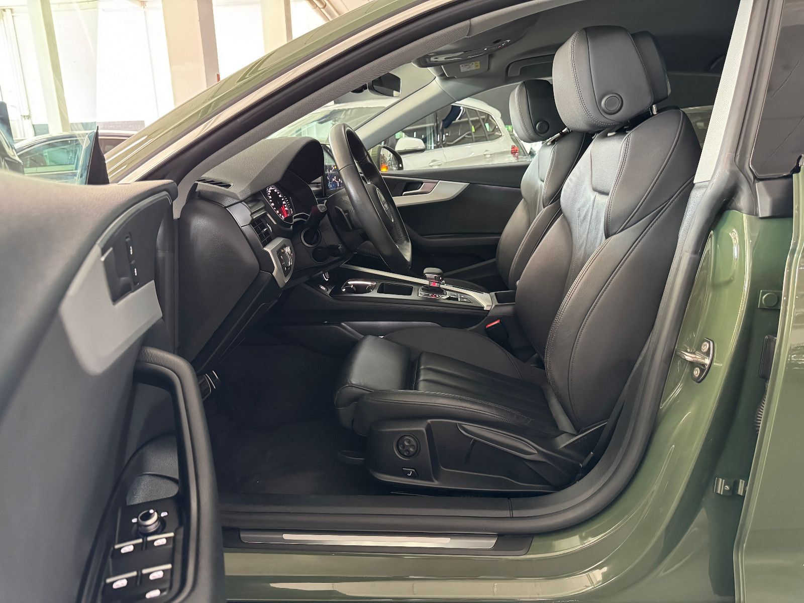 Fahrzeugabbildung Audi A5 SP S-TRONIC SONDERLACKIERUNG S-LINE MEGA VOLL