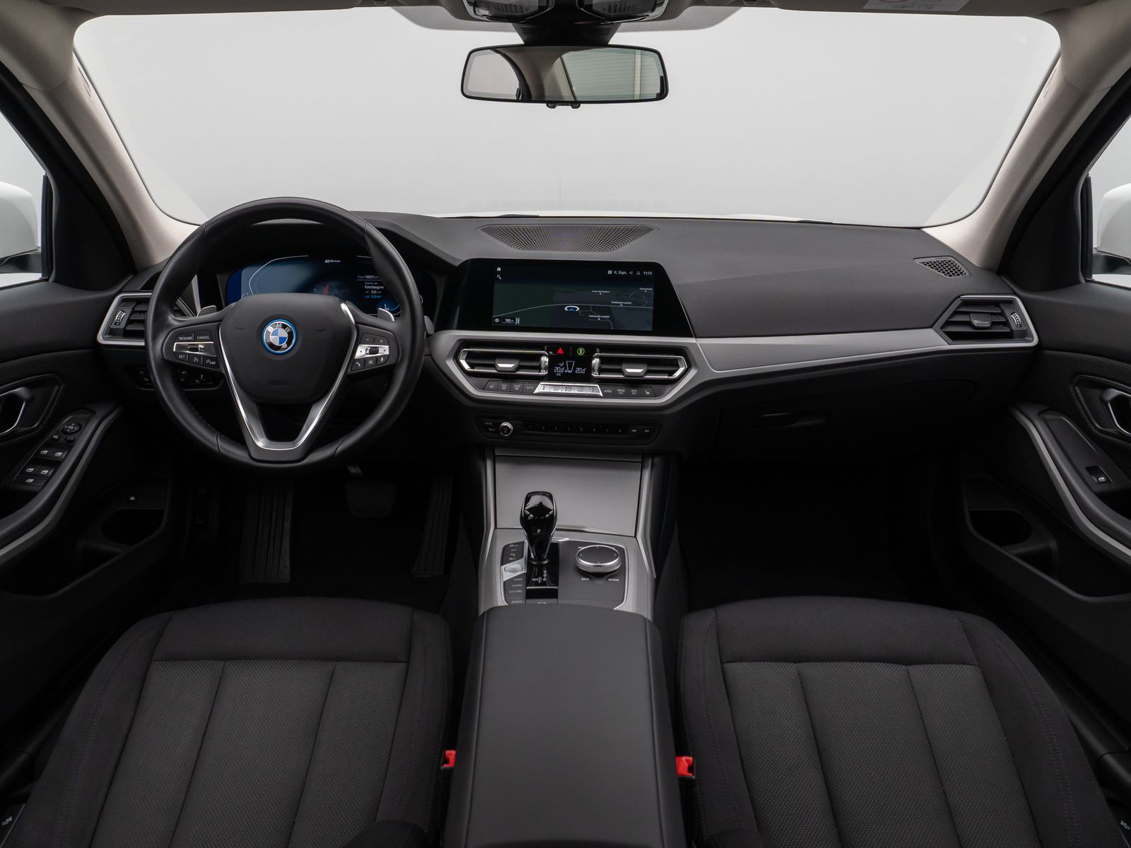 Fahrzeugabbildung BMW 320e 360°DAB WLAN CockPiPro DrivAssis LED Alarm