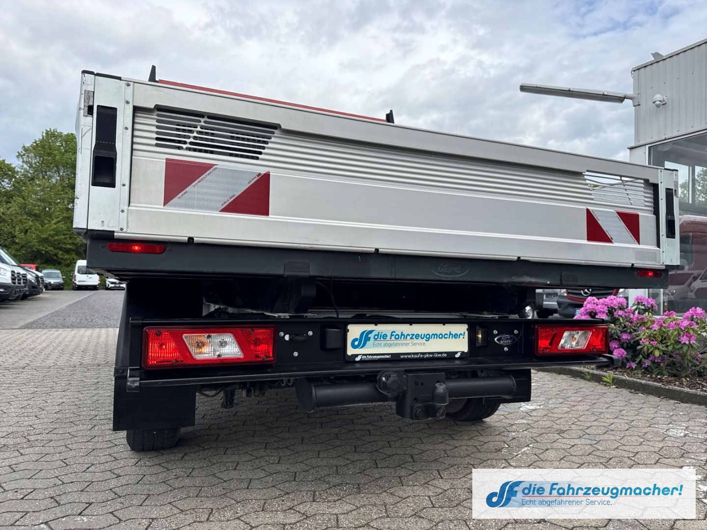 Fahrzeugabbildung Ford Transit Pritsche 310 L2 Doppelkabine AHK DAB Tel
