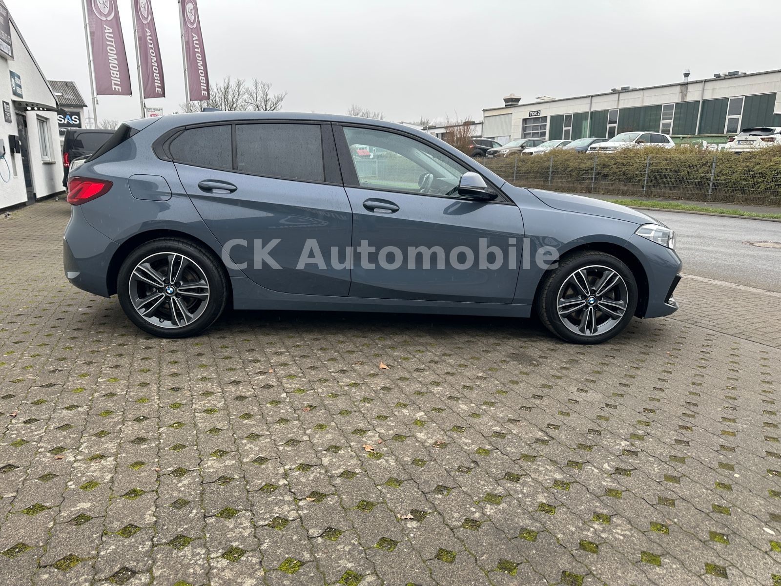 Fahrzeugabbildung BMW 118d Sport-Line/Shadow-Line/Navi/Pano/LED/PDC