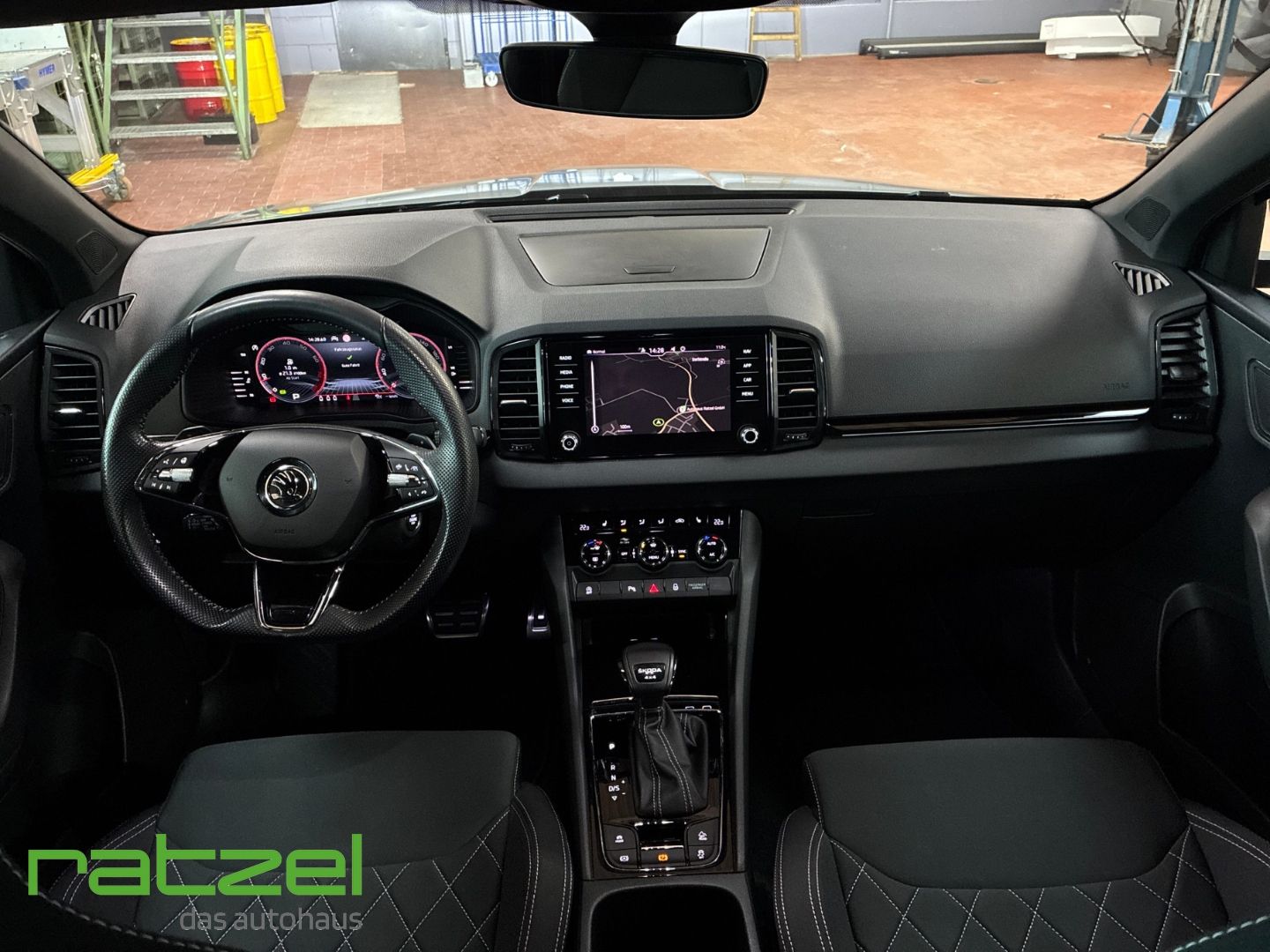 Fahrzeugabbildung SKODA Karoq 4x4 Sportline 2.0 AHK Navi LED Kamera ACC