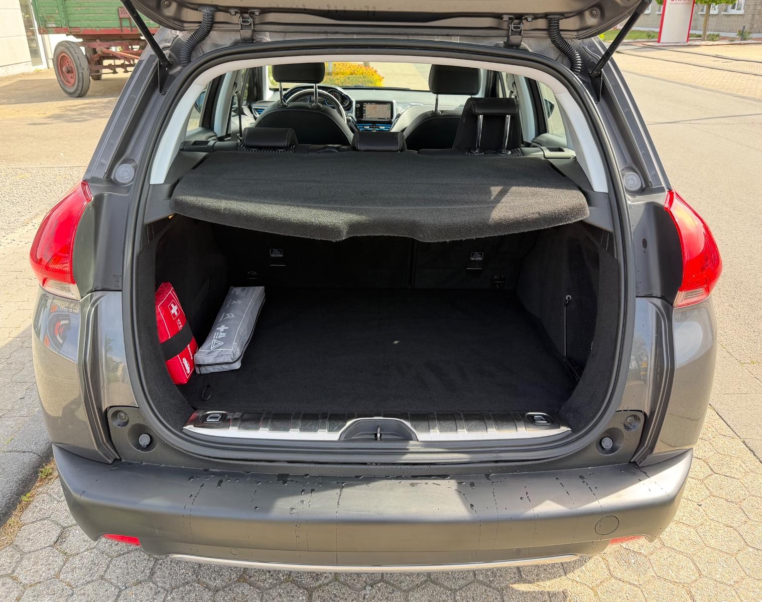 Peugeot 2008 Allure/TÜV Neu/Navi/PDC