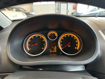 Opel Corsa D Selective *Klimaanlage*