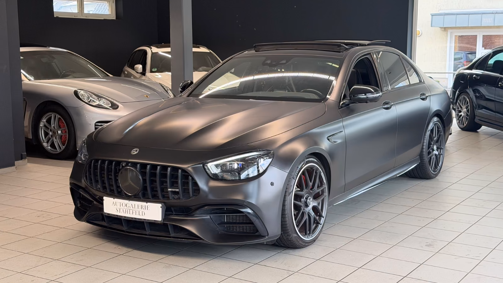 Mercedes-Benz E 63 AMG PANO/LED/BURM/360/DIS+/PERFO-SITZE/...