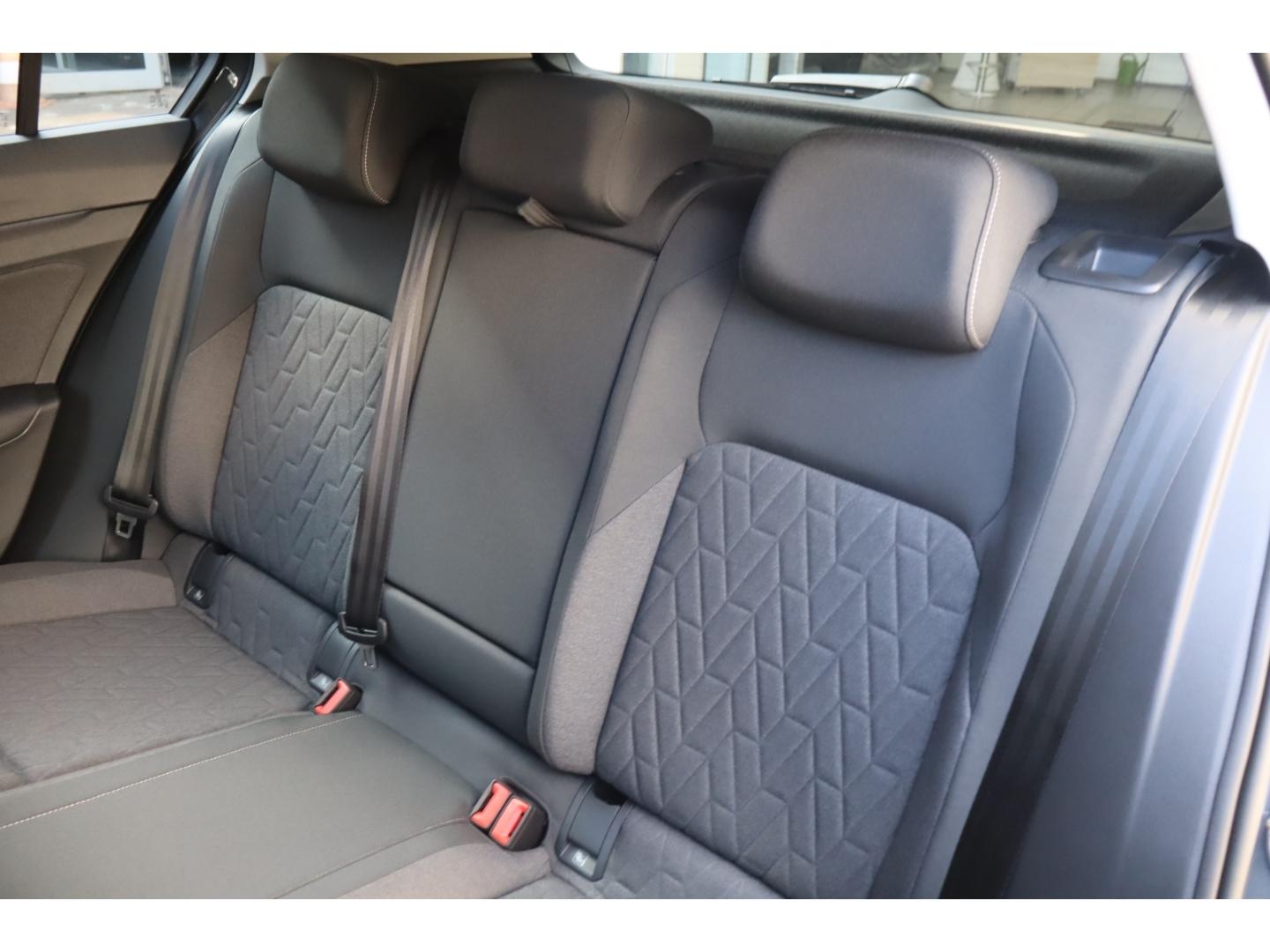 Volkswagen Golf VIII 1.5 eTSI DSG AHK Winterpaket RFK Side, миниатюра 19