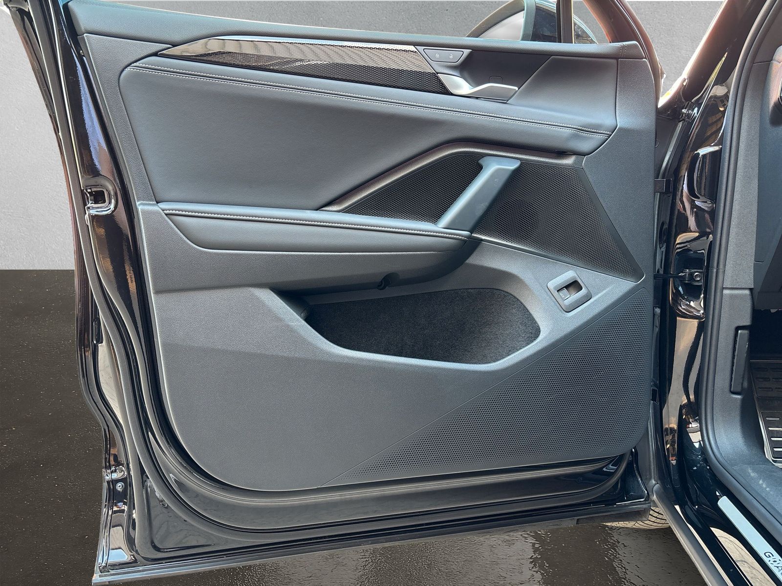 Fahrzeugabbildung Volkswagen Tiguan 1.5 eTSI Goal AHK IQ-Light Keyless Kamera