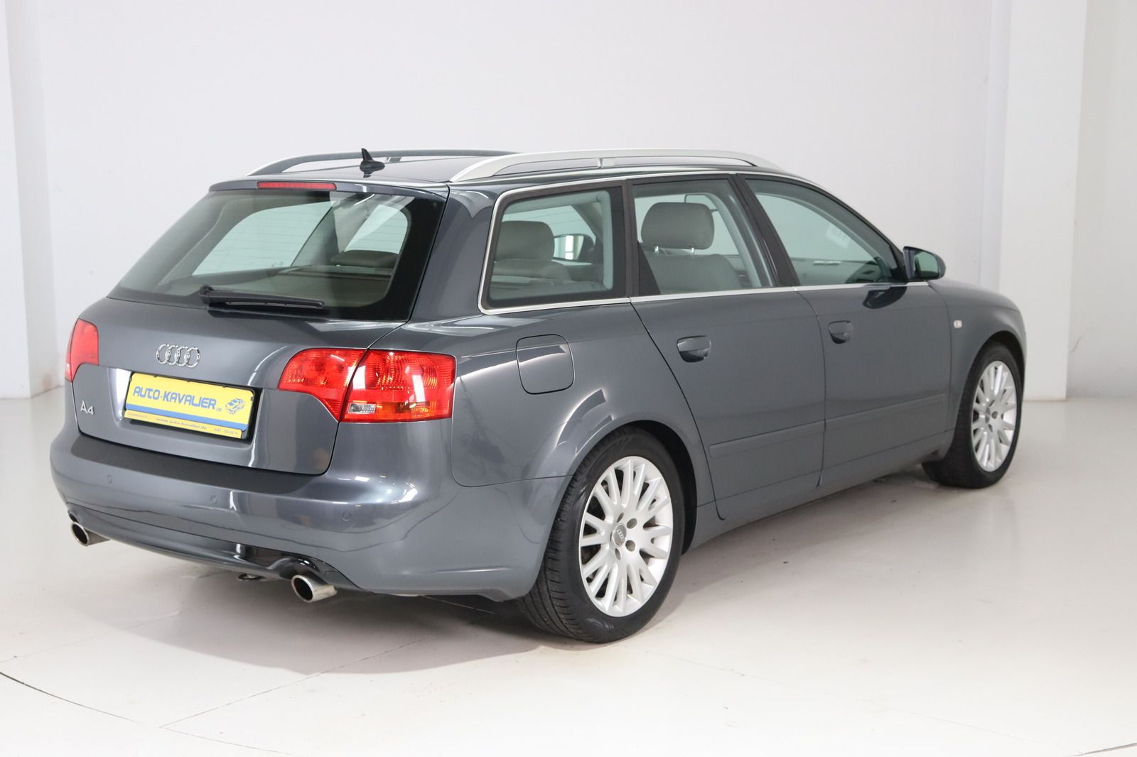 Fahrzeugabbildung Audi A4 Avant 3.2 V6 quattro * Navi * Xenon *