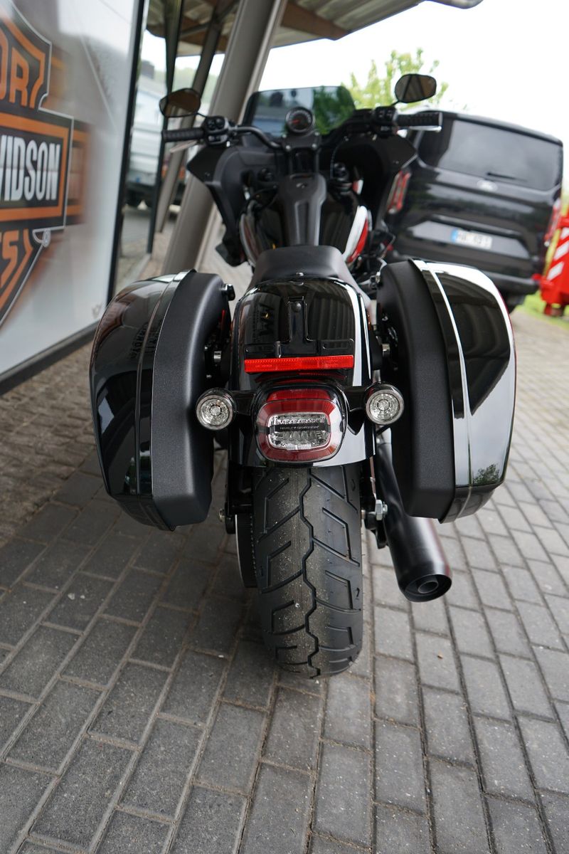 Fahrzeugabbildung Harley-Davidson Low Rider ST FXLRS 2025 117cui High Output Motor