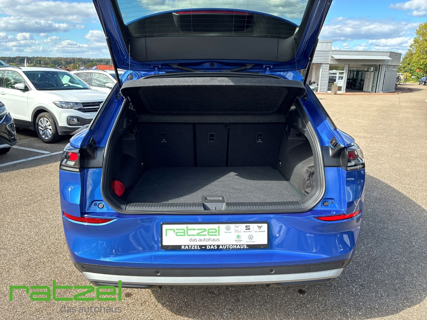 Fahrzeugabbildung Volkswagen T-Roc Style 1.5l eTSI DSG AHK+NAVI+IQ-Light