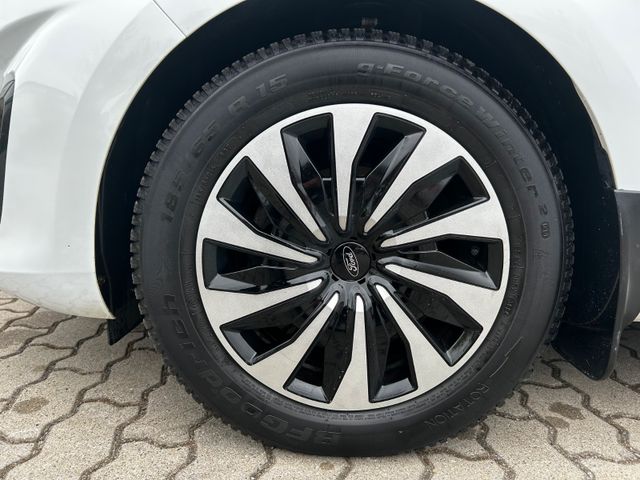 Fiesta Titanium*SHZ*PDC*WINTERPAKET*