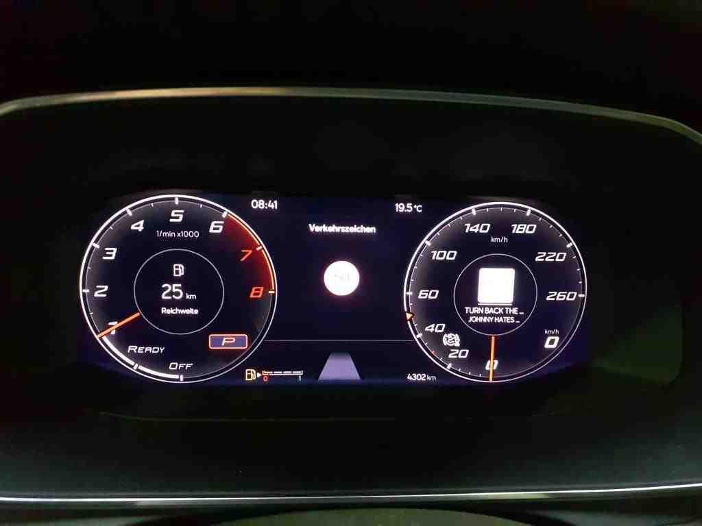 SEAT Leon XCELLENCE 1.5 eTSI 110kW Tempo*PDC*RFK*SH