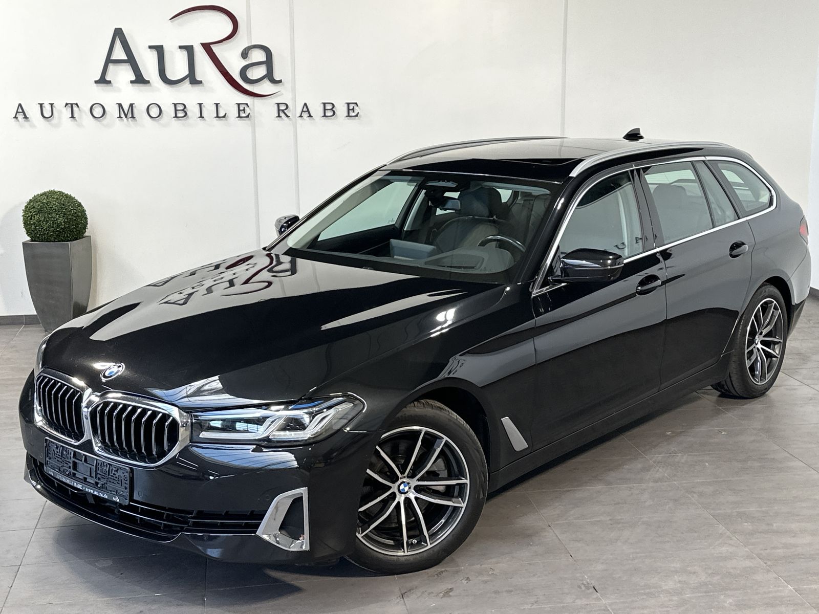 Fahrzeugabbildung BMW 520d Touring Luxury-Line NAV+LASER+PANO+HUD+360°