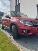 Volkswagen Tiguan Automatik Navi Pano AHK HU 2/28 R-line - Volkswagen Tiguan mit Benzin-Antrieb: Rot, Beheizbare Frontscheibe