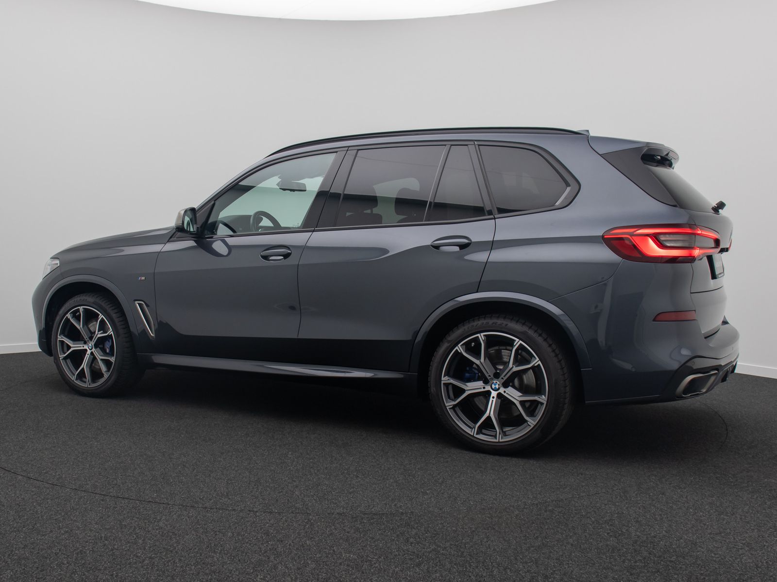 Fahrzeugabbildung BMW X5 M50d Panorama H/K 360° AHK Komfort HUD DAB