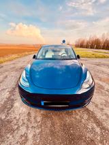 Tesla Model Y LR AWD 20Zoll blau metallic / WEIß IR - blaue Tesla Model Y