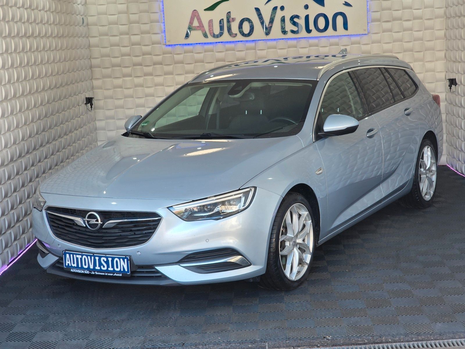 Opel Insignia - 1